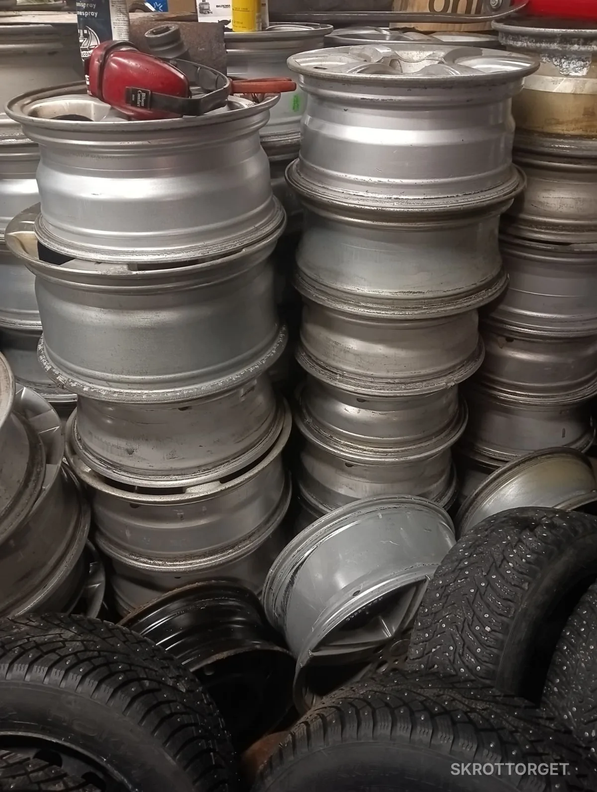 Stort parti aluminiumfälgar (minst 500 st)