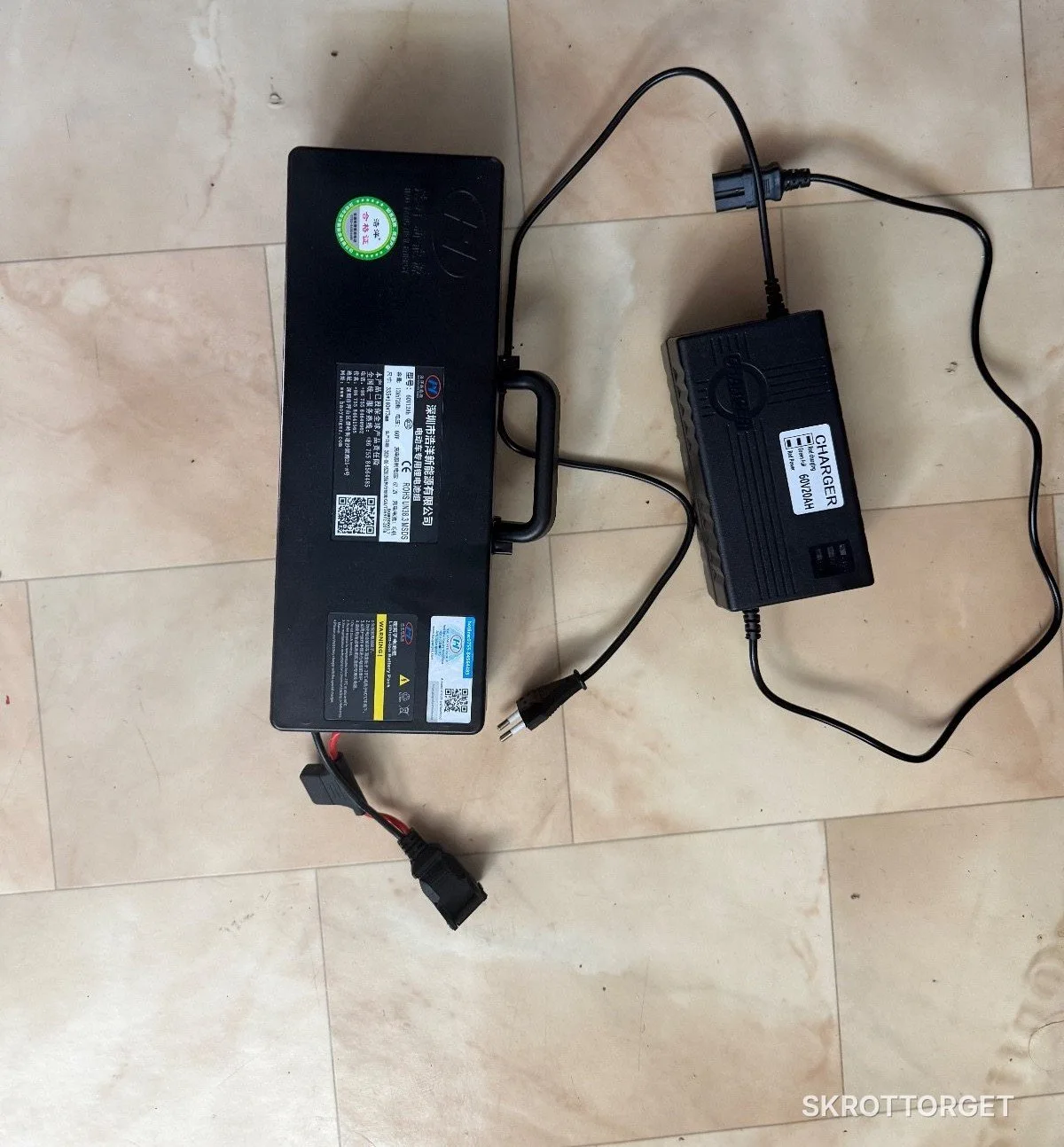 Batteri och laddare till elscooter / elmoped